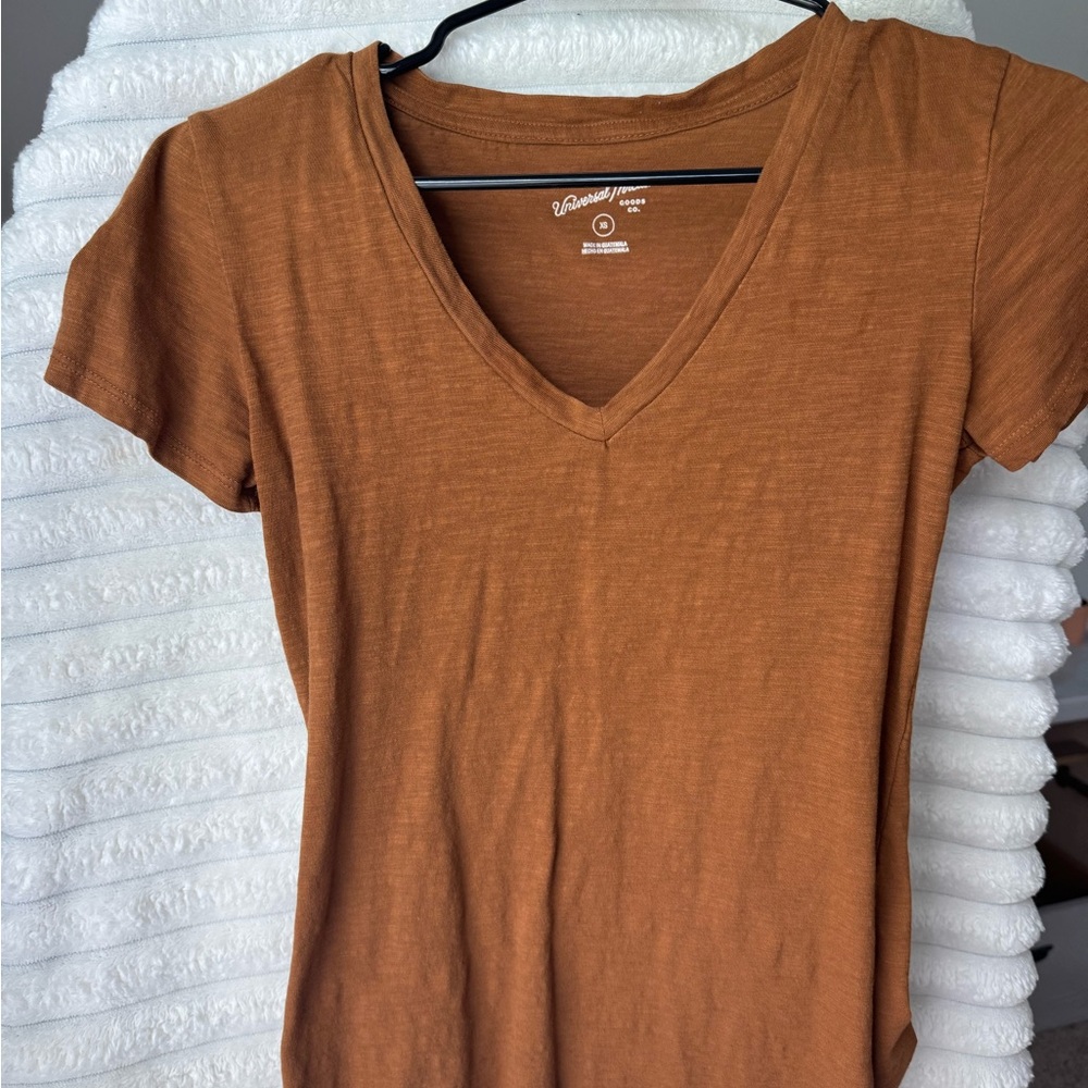 Universal Thread V-Neck Tan Short Sleeve Tee